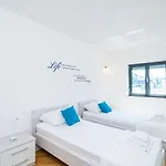 Clouds Apartment *